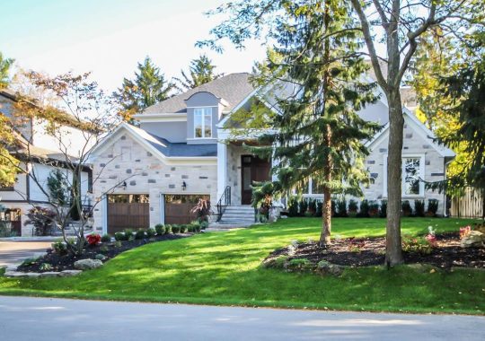 418 Cairncroft Road, Oakville ON