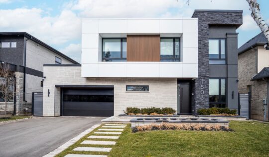 1503 Pembroke Drive, Oakville ON