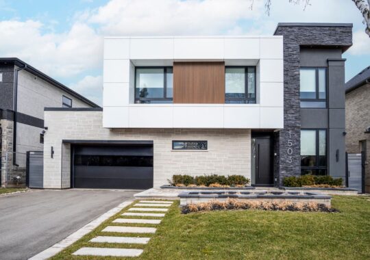 1503 Pembroke Drive, Oakville ON