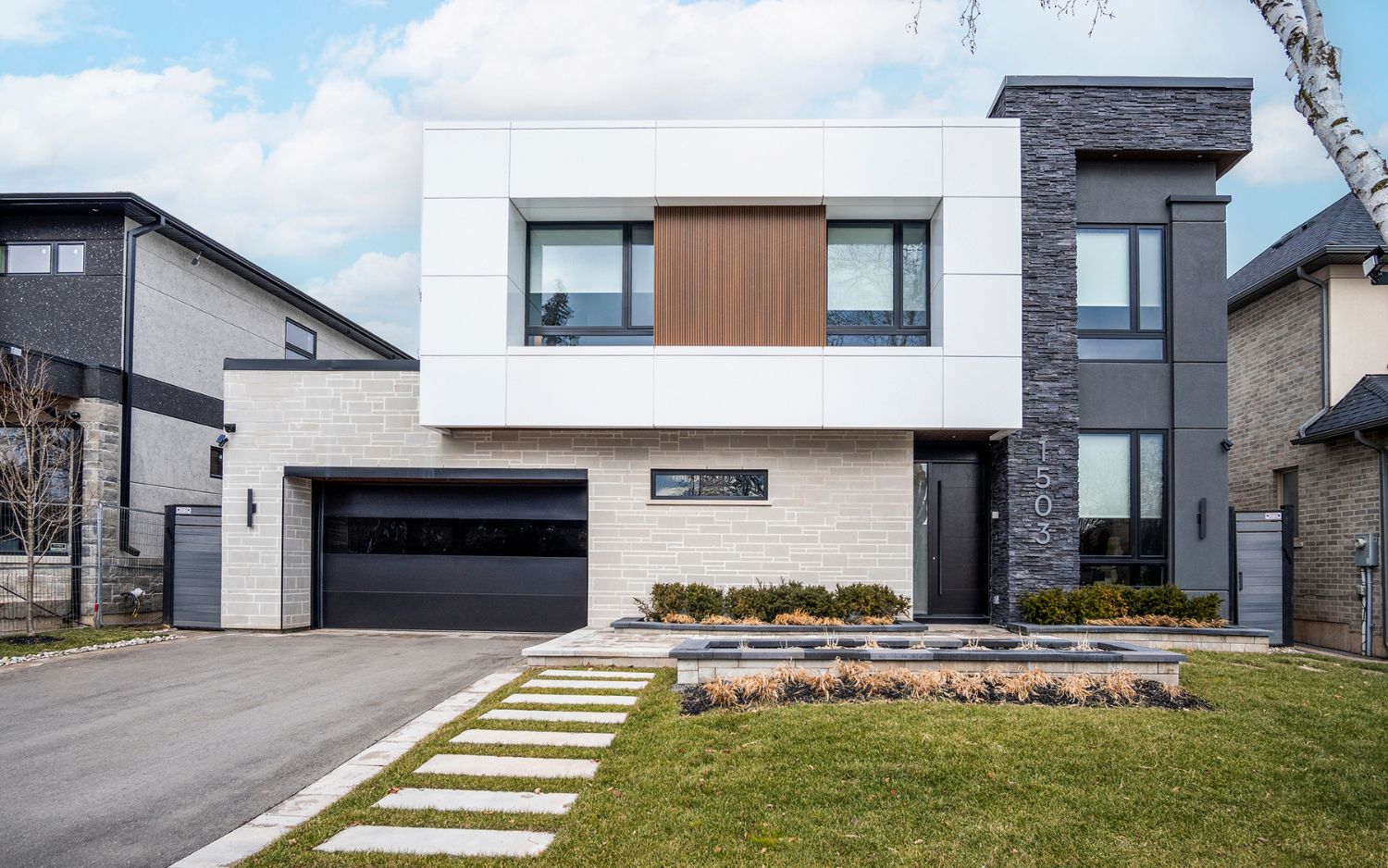 1503 Pembroke Drive, Oakville ON